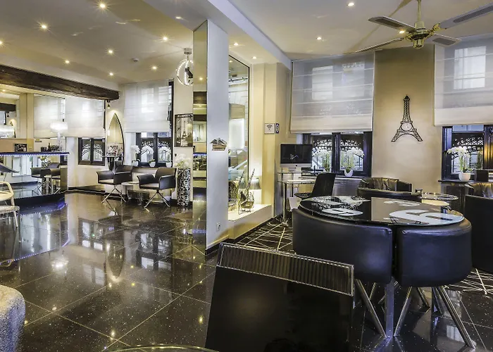 Ile De France Opera Hotel